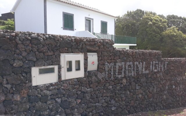 Отель House With 2 Bedrooms in Horta, With Wonderful sea View, Enclosed Garden and Wifi - 4 km From the Beach Орта вид на фасад