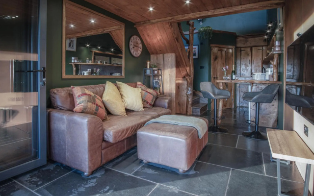 Tawny Lodge - 1 Bedroom - Blossom Farm