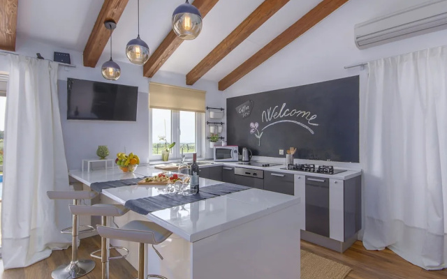 Wonderful, Modern Villa With Pool, Whirlpool and Garden, Near Rovinj