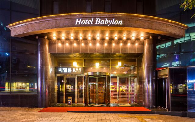 Hotel Tirol вид на фасад