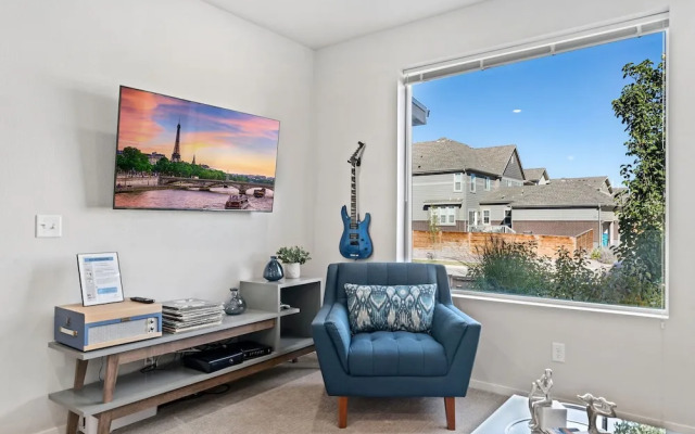 Stylish Music-Inspired Retreat Near Old Town FC