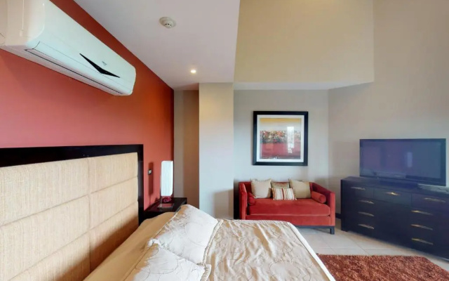 Peninsula 64 Penthouse