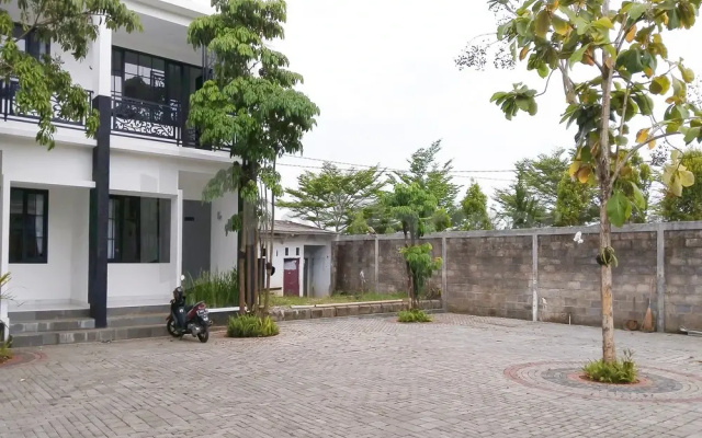 Khayrizsan Premium Mitra RedDoorz