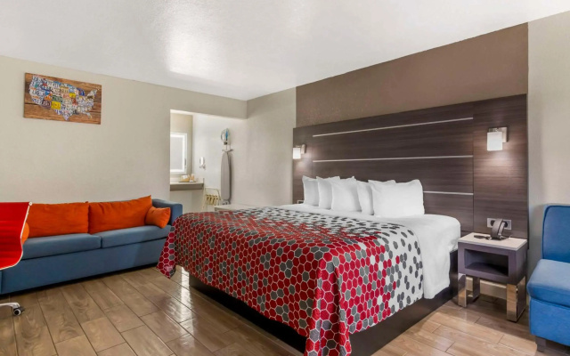 Econo Lodge Inn & Suites Near Lackland AFB