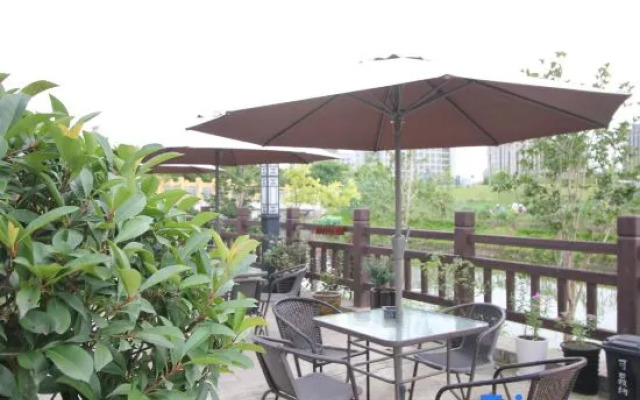 Lishuilouting Inn (Xiuyan Road Subway Station)