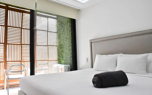 Luxury Apartment on 5th Av -One Paralia