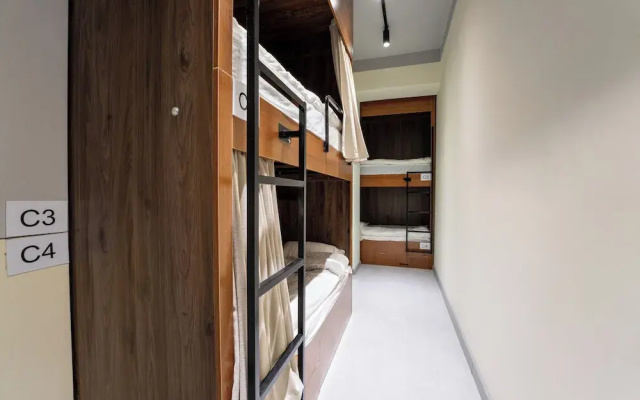 Qlife Capsule Hostel