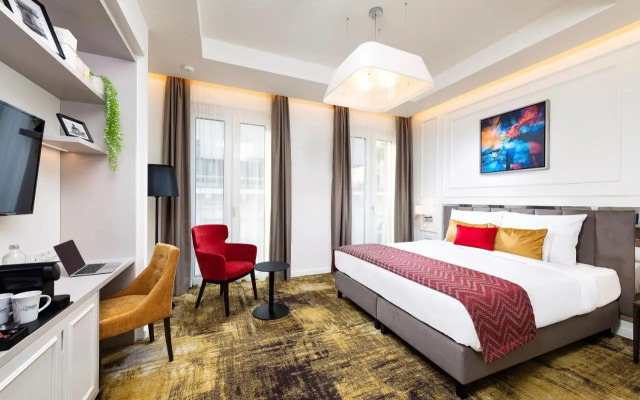 Three Corners Avenue Hotel