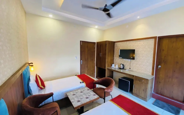 Goroomgo Singla Residency Kangra