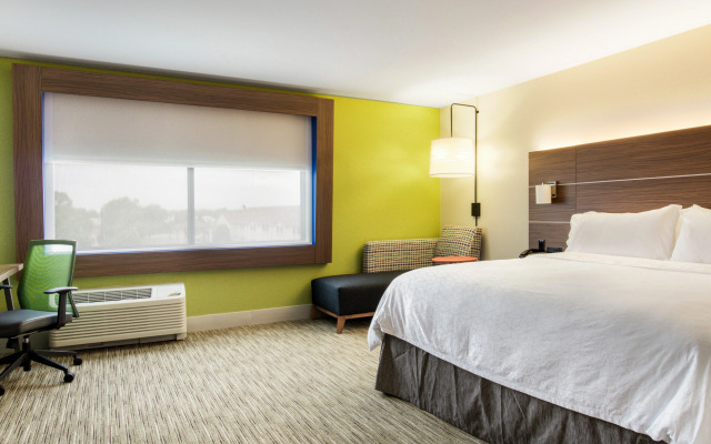 Holiday Inn Express & Suites Racine by IHG