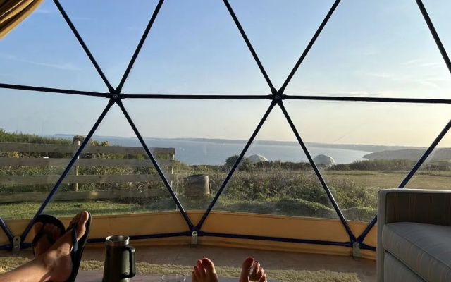 Geodome Glamping With sea Views Near Pendine