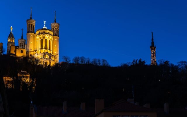 Отель DIFY Charme - Vieux Lyon вид на фасад