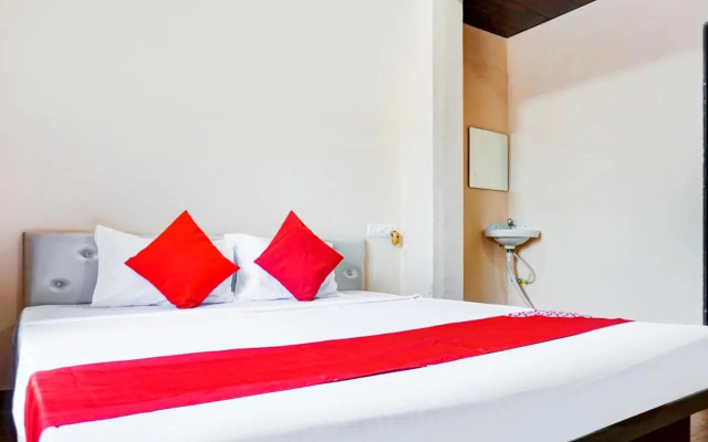 OYO 81205 Hotel Manikyaa