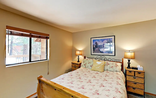 4BR 3BA Tahoe Donner House by RedAwning