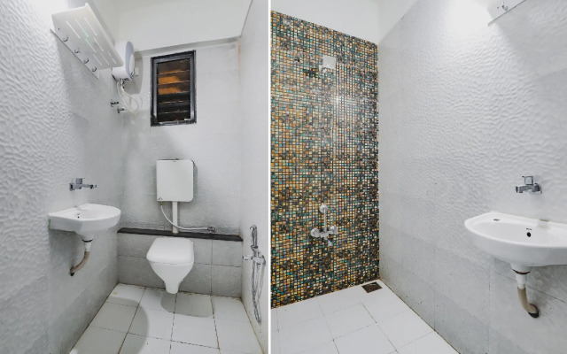 OYO 77910 Hotel Devanshi