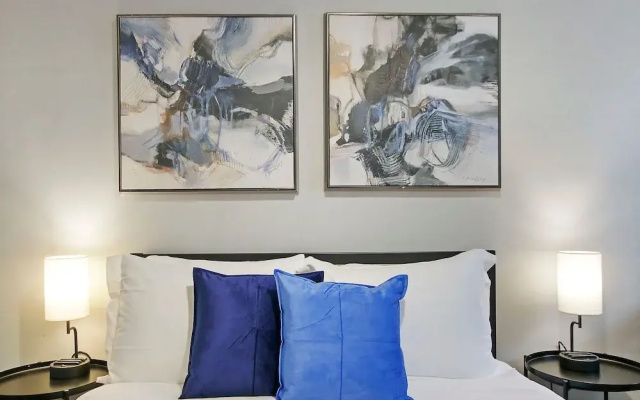 Chic 2BR Apt - Roscoe 1