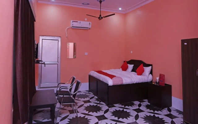 Oyo 22221 Yadav Hotel