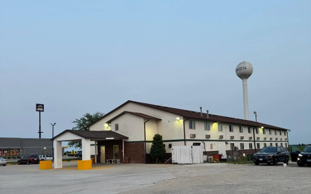 Super 8 by Wyndham Mendota I-39