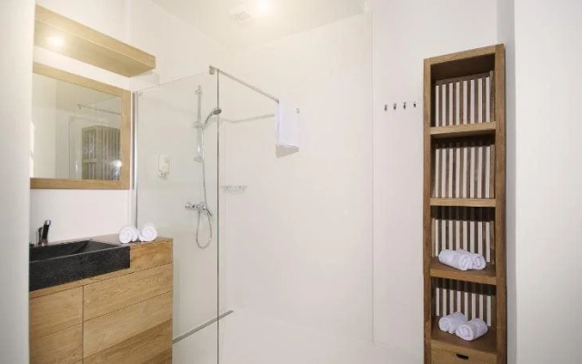 Dolphin Suites Hotel
