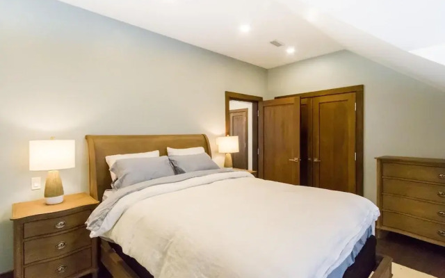 3354 Peak Drive