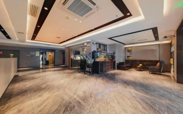 Homeinn Selected Hotel (Karamay Youyi Road)