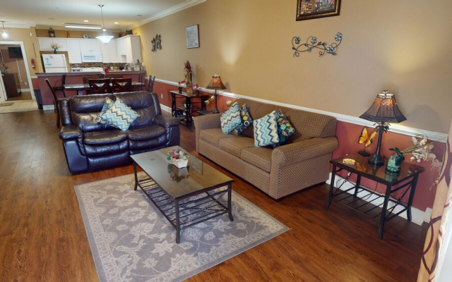 Magnolia Pointe Luster Leaf 4837-102