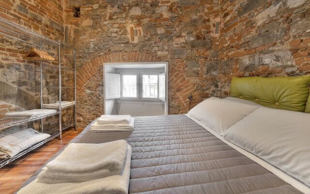 Stone Walls Deluxe