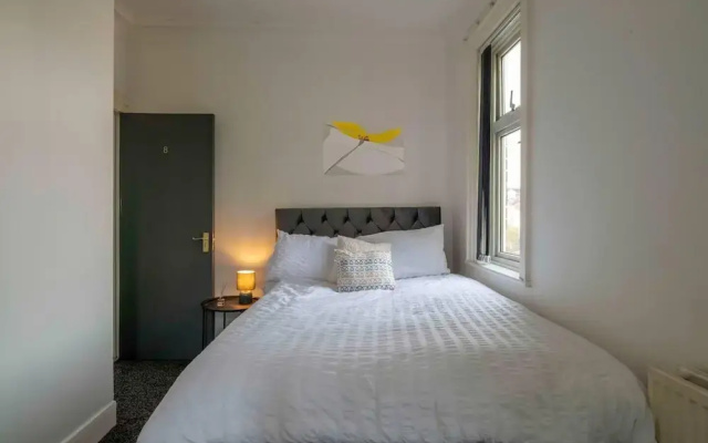 Fully Serviced 1-bed Studio8 in Coventry