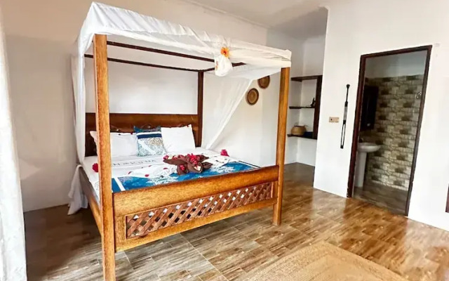 Moayana Liora Zanzibar