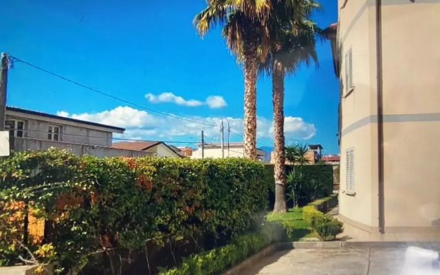 Apartment Sleeps 4 With Pool-pet & Family Friendly