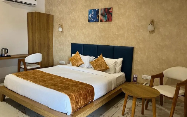 Click Hotel Tulsi