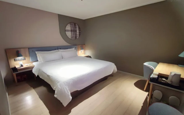 Home Inn (Guangzhou Tianpingjia Metro Station)