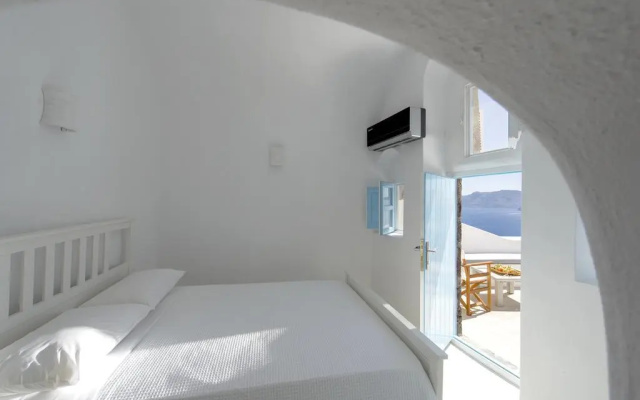 Cave Agapi Oia