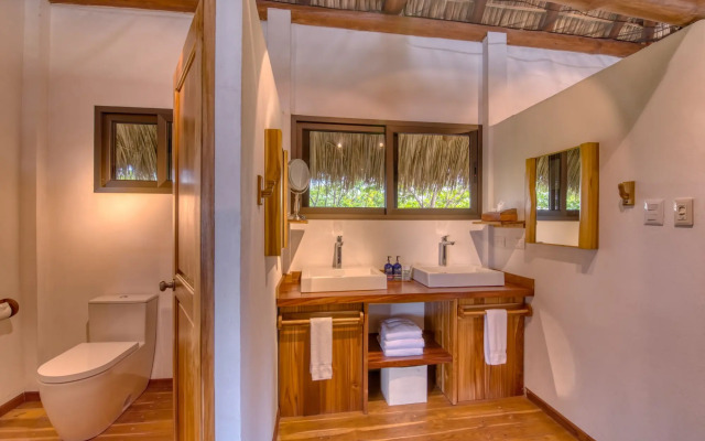 Isla Chiquita Glamping Hotel