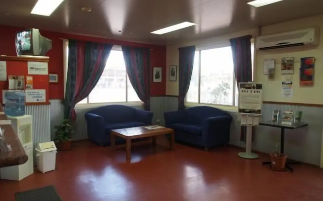 Lightning Ridge Outback Resort & Caravan Park