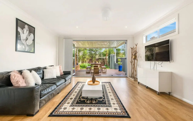 Double Storey Sydney Home Near Sydney Uni