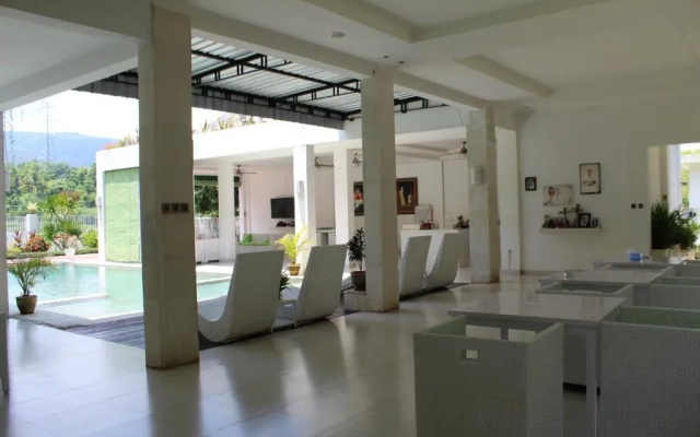 Villa Putih Lovina