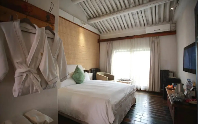 Zuoyouke Theme Hotel
