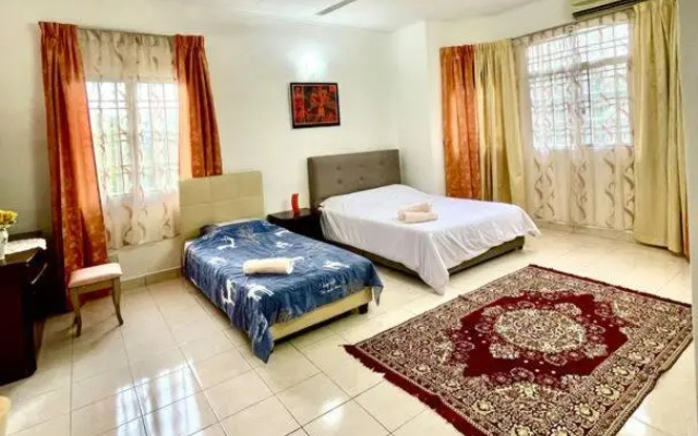 Cozy NEW Cheerful Homestay *NETFLIX & BBQ* 12 pax*