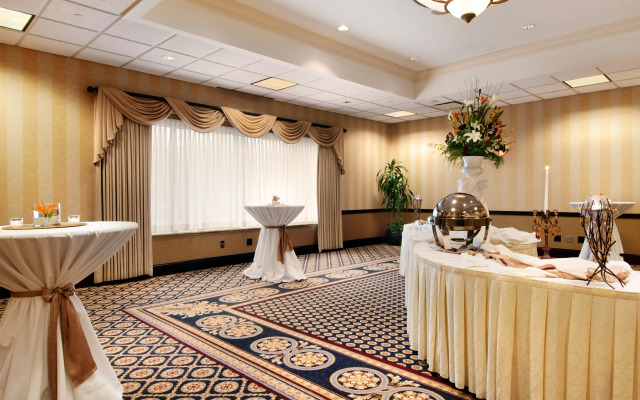 DoubleTree by Hilton Lisle Naperville
