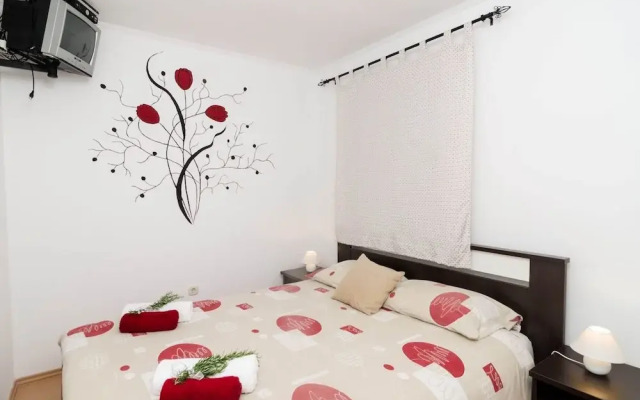 Apartment Giovani - Two Bedroom Apartment With Balcony and Sea View