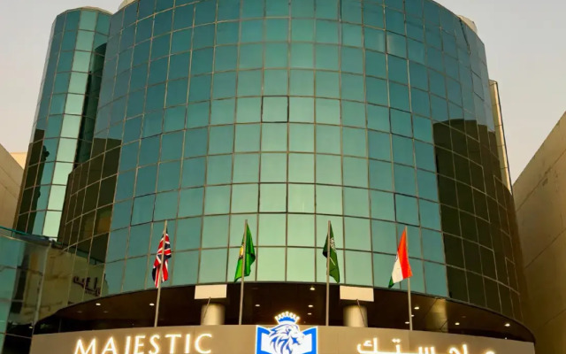 Отель Majestic Cove Hotel