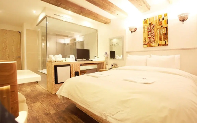Hotel Lush