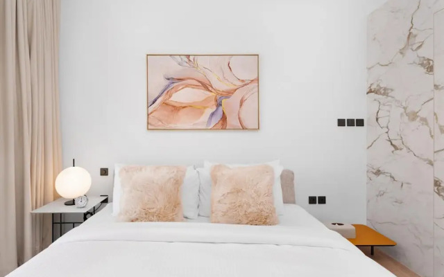 Deluxe 3BR Apt w Dubai Marina Vws Beach Access