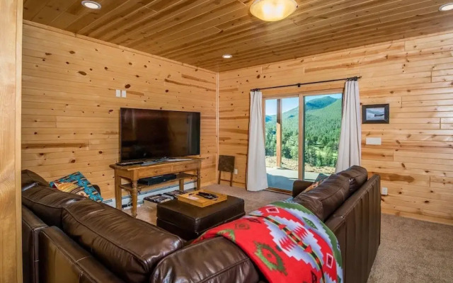 Armstrong Luxury Log Vacation At Windcliff 4 Bedroom Home by RedAwning