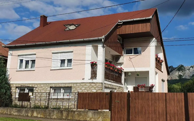 Viola Apartman