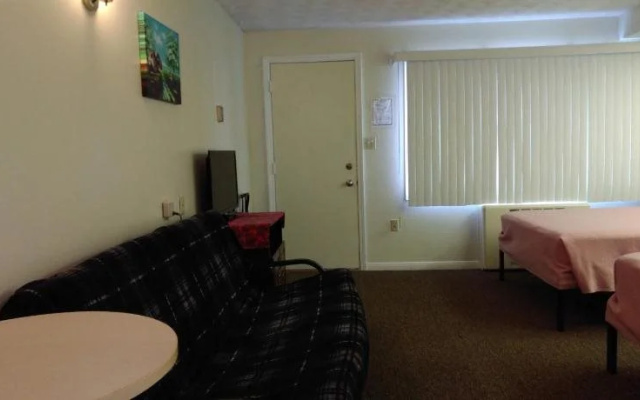 Driftwood Suites