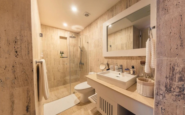 Deluxe Apartment at El Portillo QB