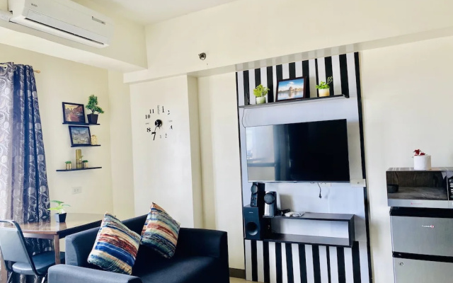 Mabolo Garden Flats by Sleeping Forest