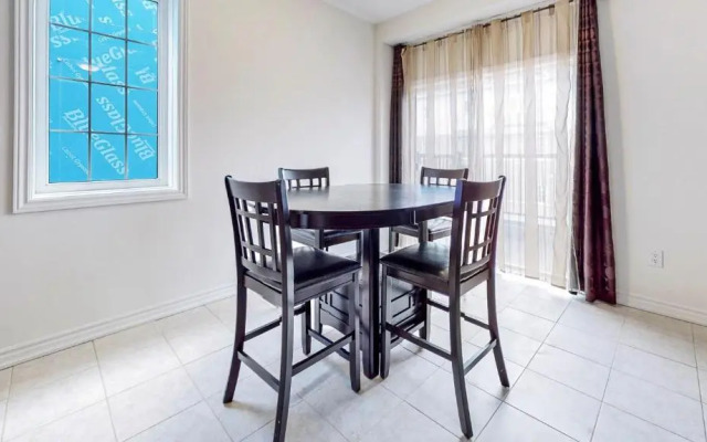 Elegant 3-bedroom House - Bowmanville